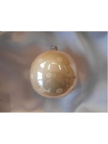 Skleněná vánoční ozdoba bílá matná se zlatými puntíky. 