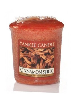 VONNÁ SVÍČKA YANKEE CANDLE CINNAMON STICK VOTIVNÍ